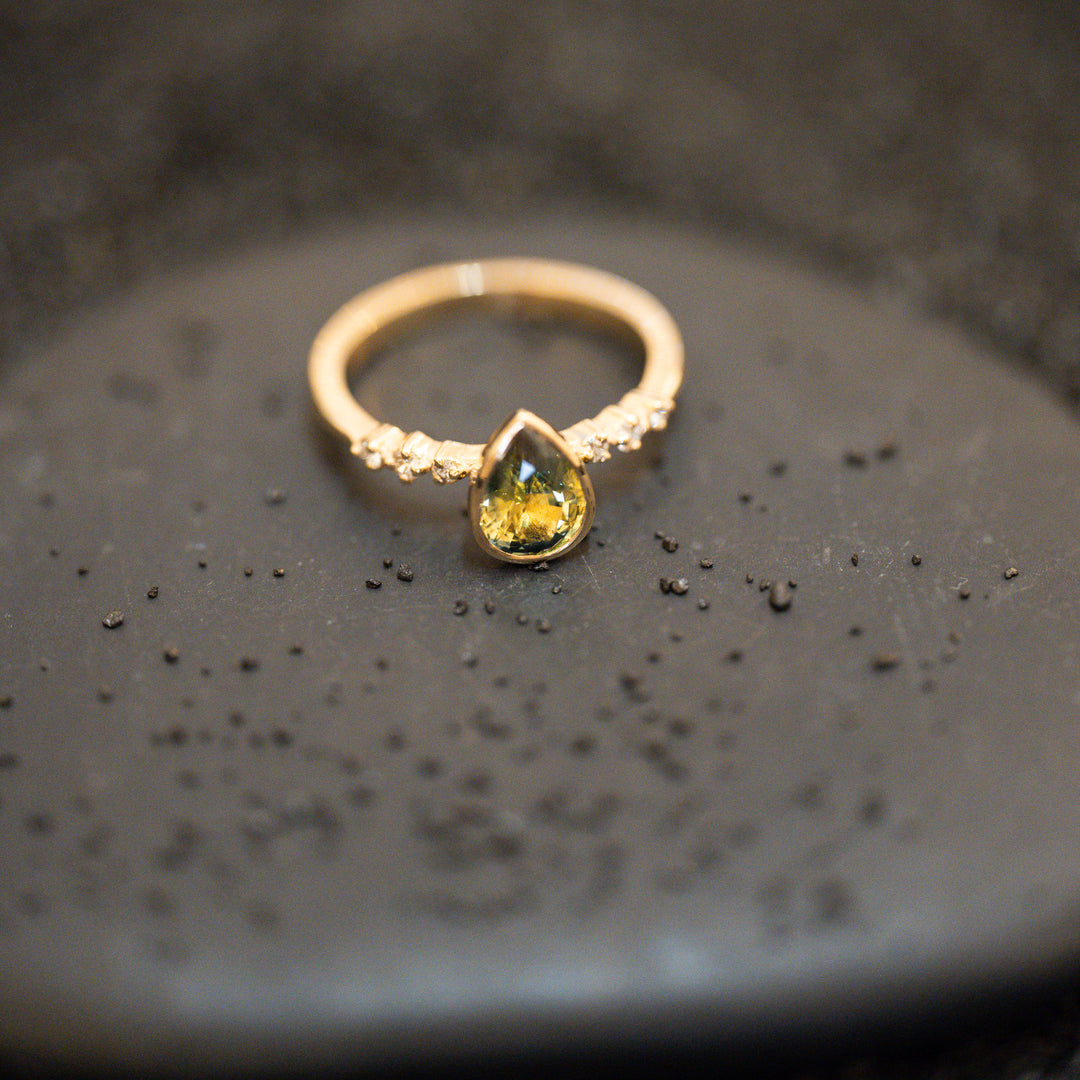1.23 CT Parti Sapphire Ring