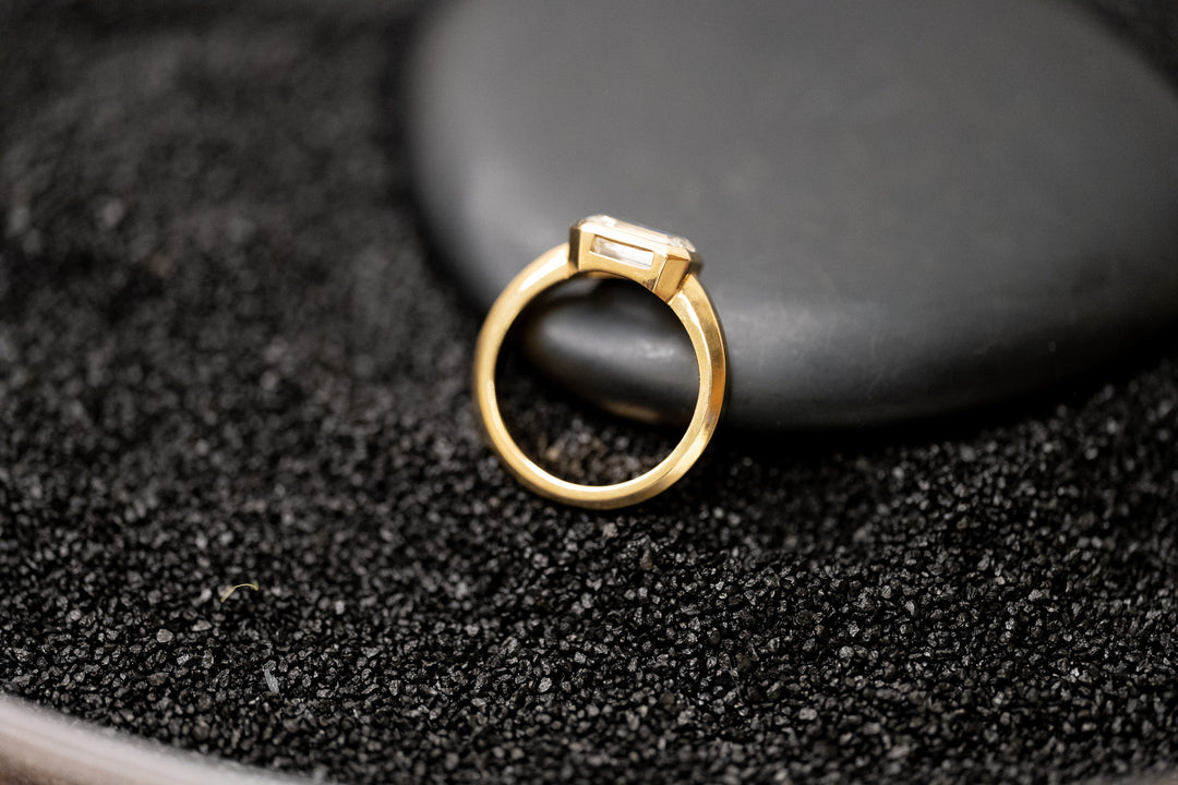 2.08 CT Emerald Lateral Ring