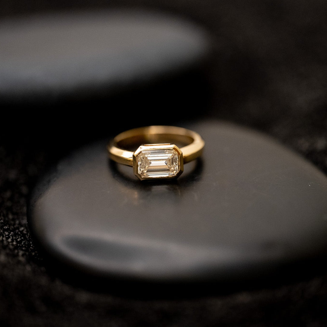 2.08 CT Emerald Lateral Ring