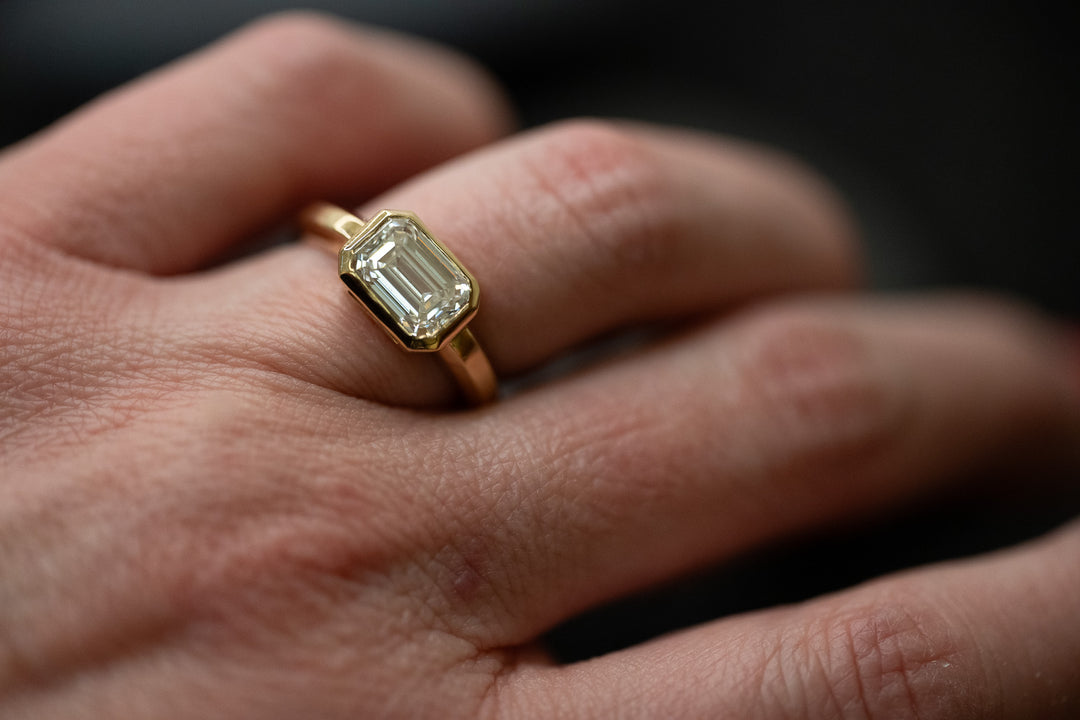 2.08 CT Emerald Lateral Ring