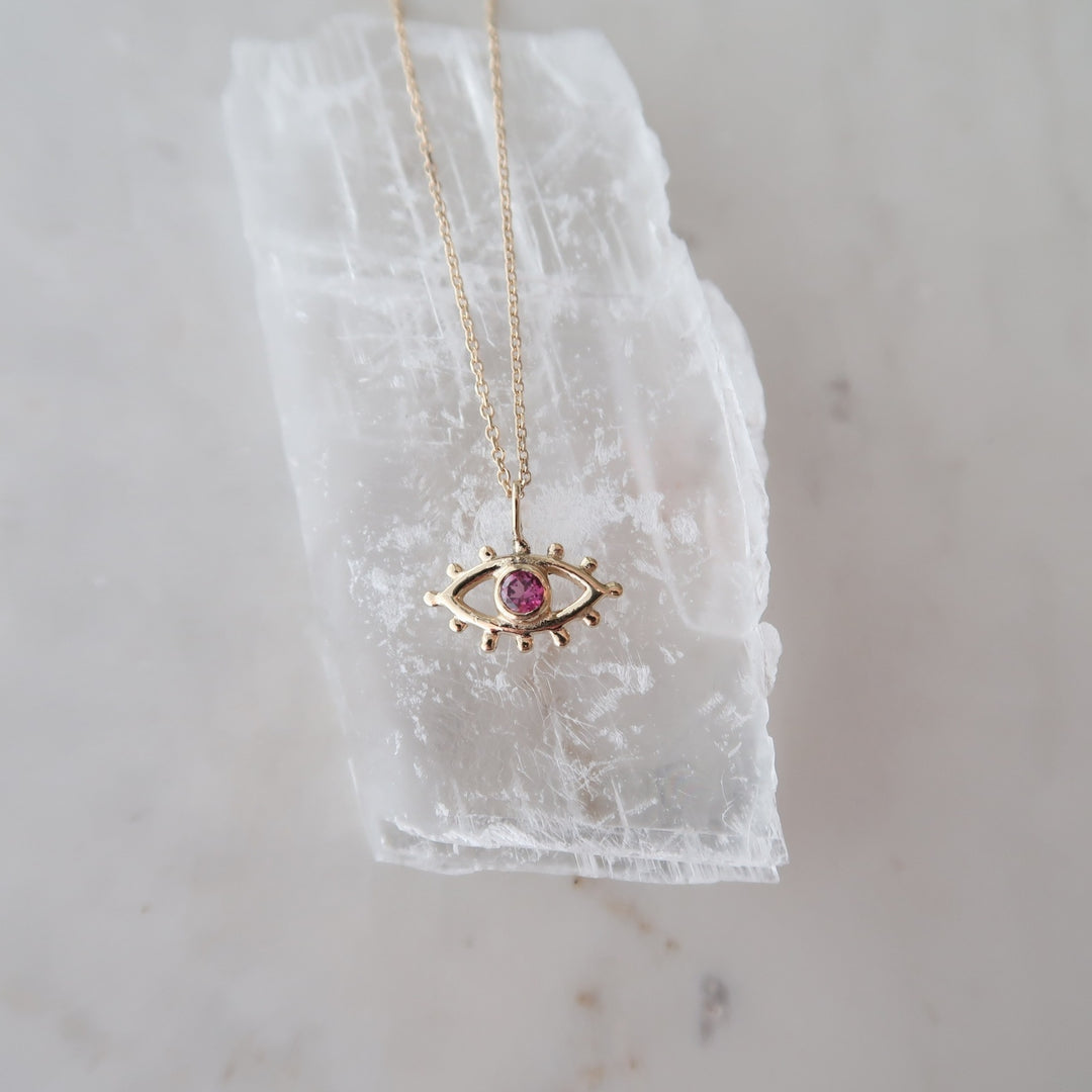 Rhodolite Garnet Beholder Necklace in Yellow Gold