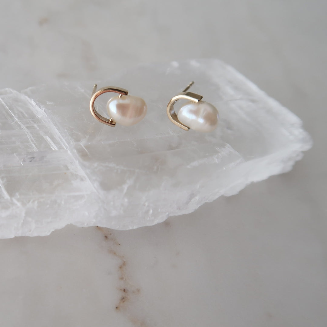 Balance Studs in Pearl