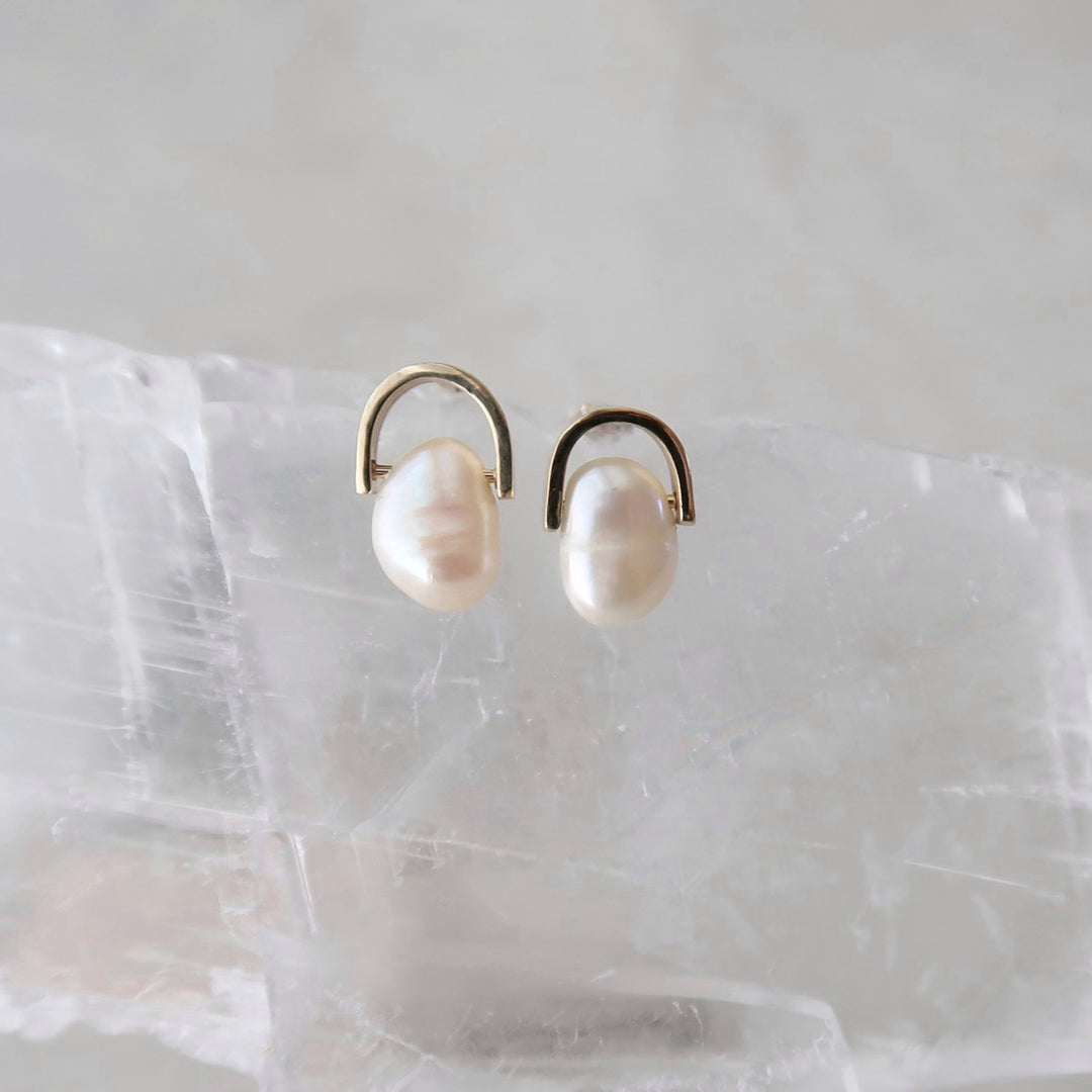 Balance Studs in Pearl