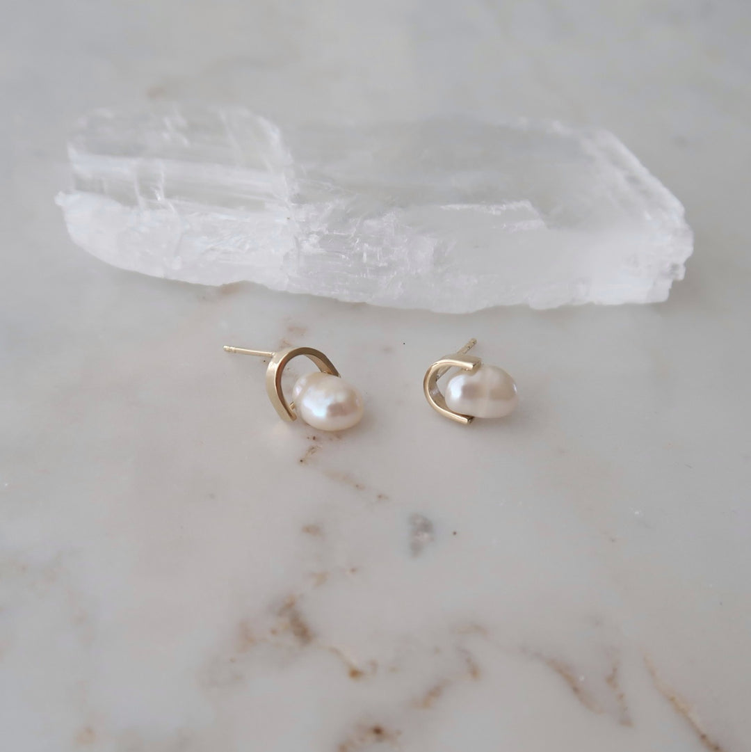 Balance Studs in Pearl