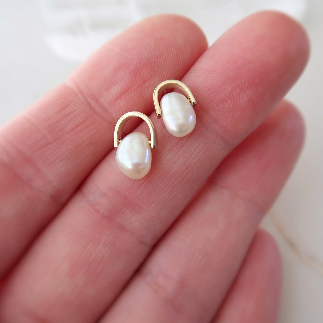 Balance Studs in Pearl