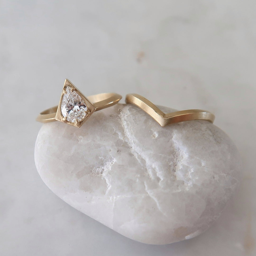 Geometric Pear Diamond Ring Set | 14K Yellow Gold