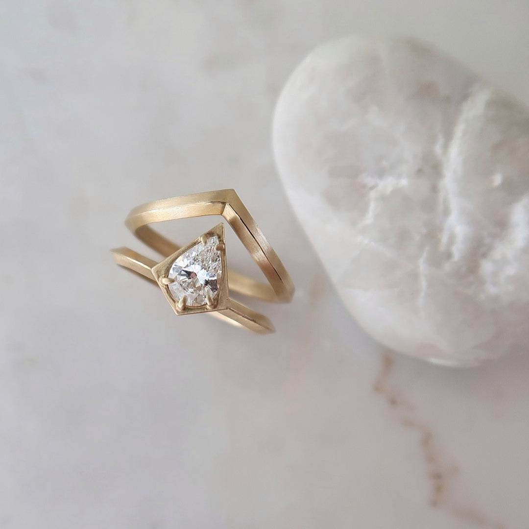 Geometric Pear Diamond Ring Set | 14K Yellow Gold