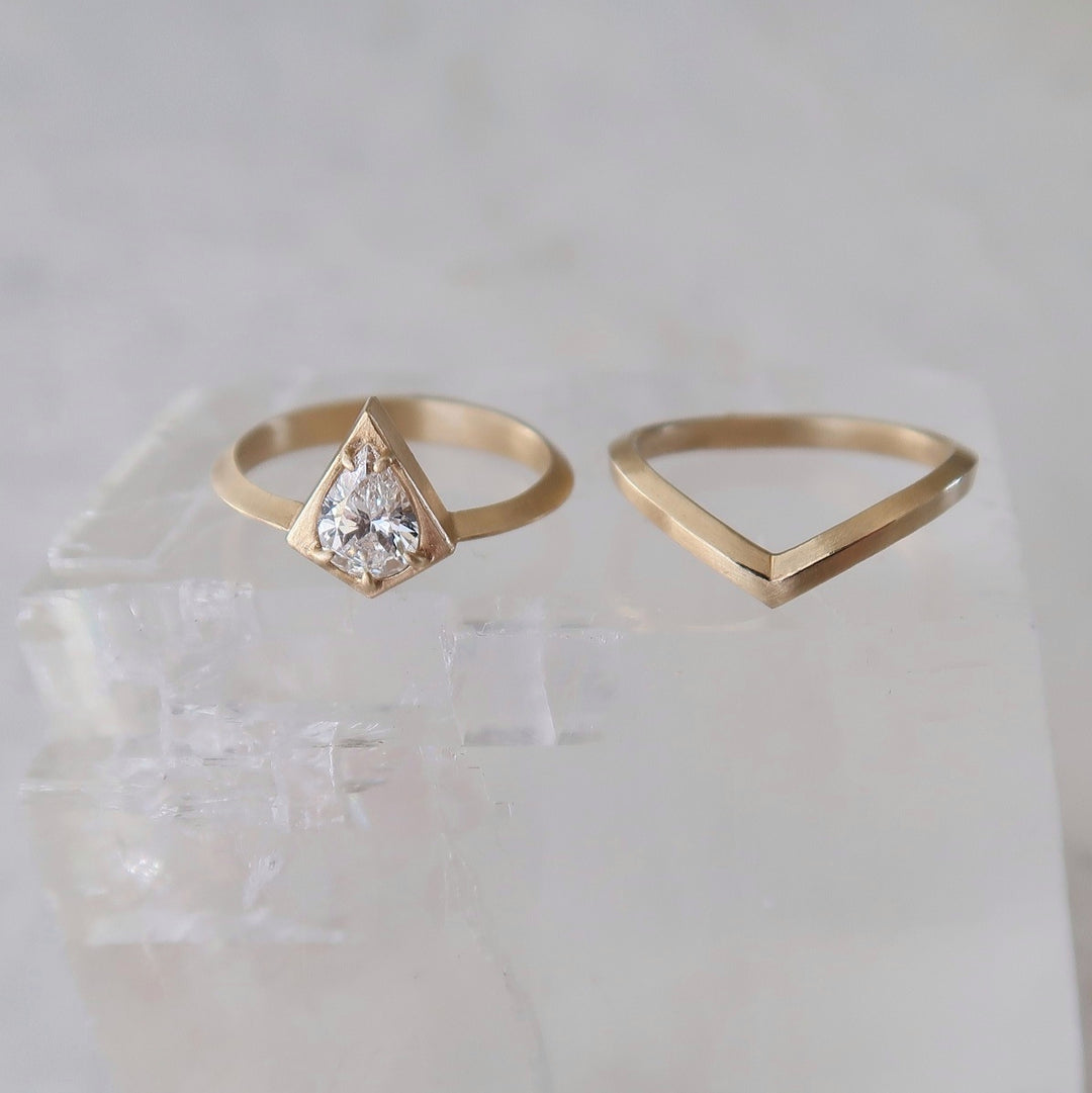 Geometric Pear Diamond Ring Set | 14K Yellow Gold