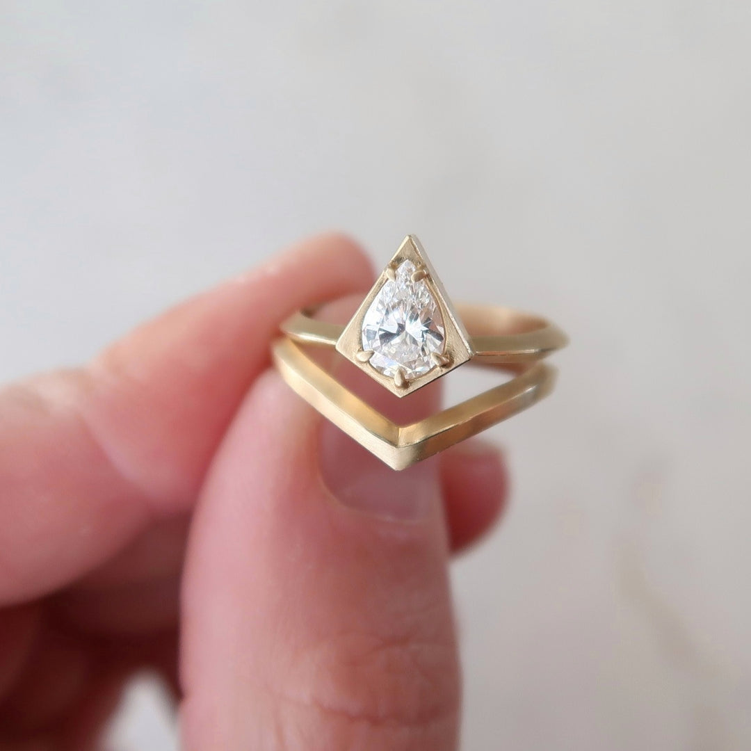 Geometric Pear Diamond Ring Set | 14K Yellow Gold