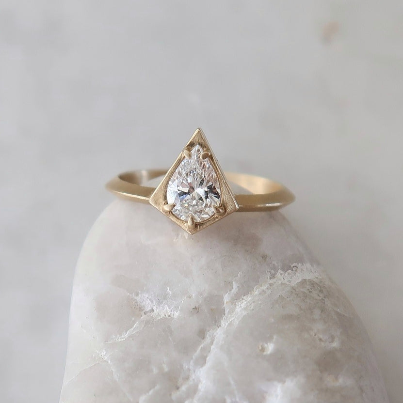 Geometric Pear Diamond Ring Set | 14K Yellow Gold