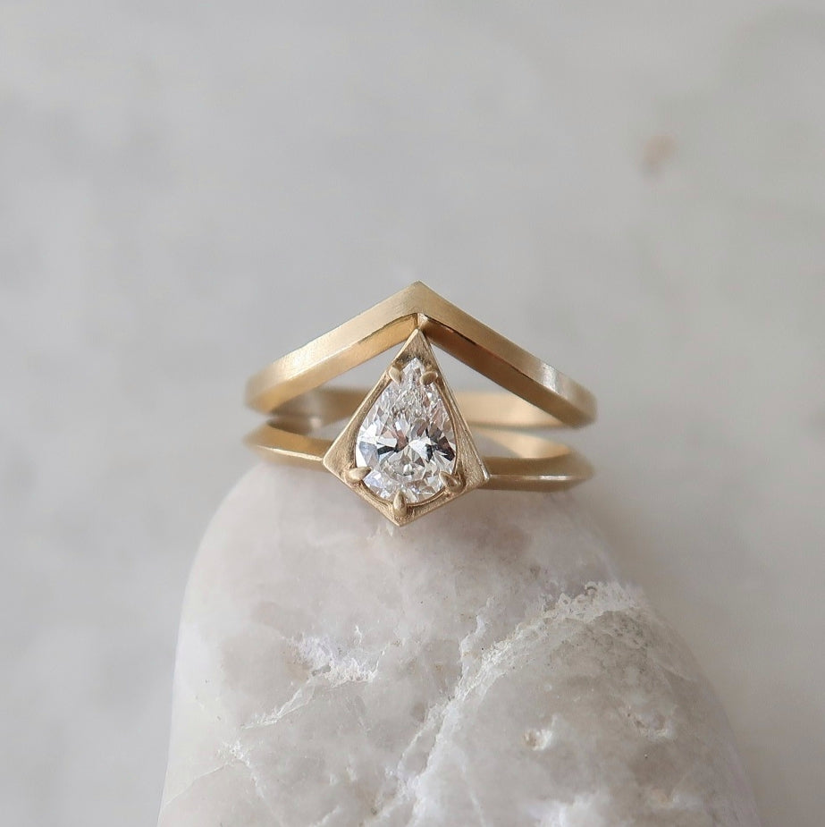 Geometric Pear Diamond Ring Set | 14K Yellow Gold