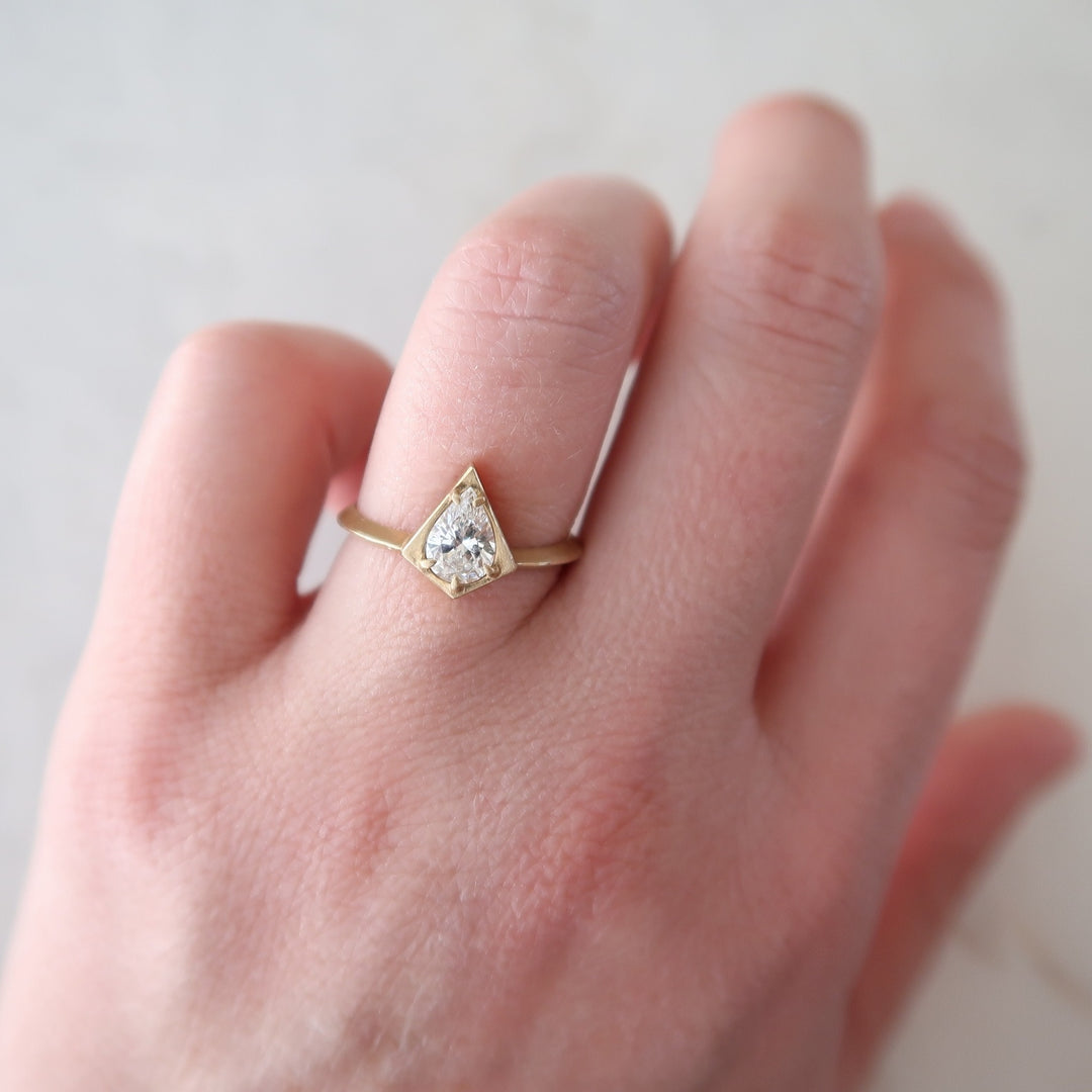 Geometric Pear Diamond Ring Set | 14K Yellow Gold