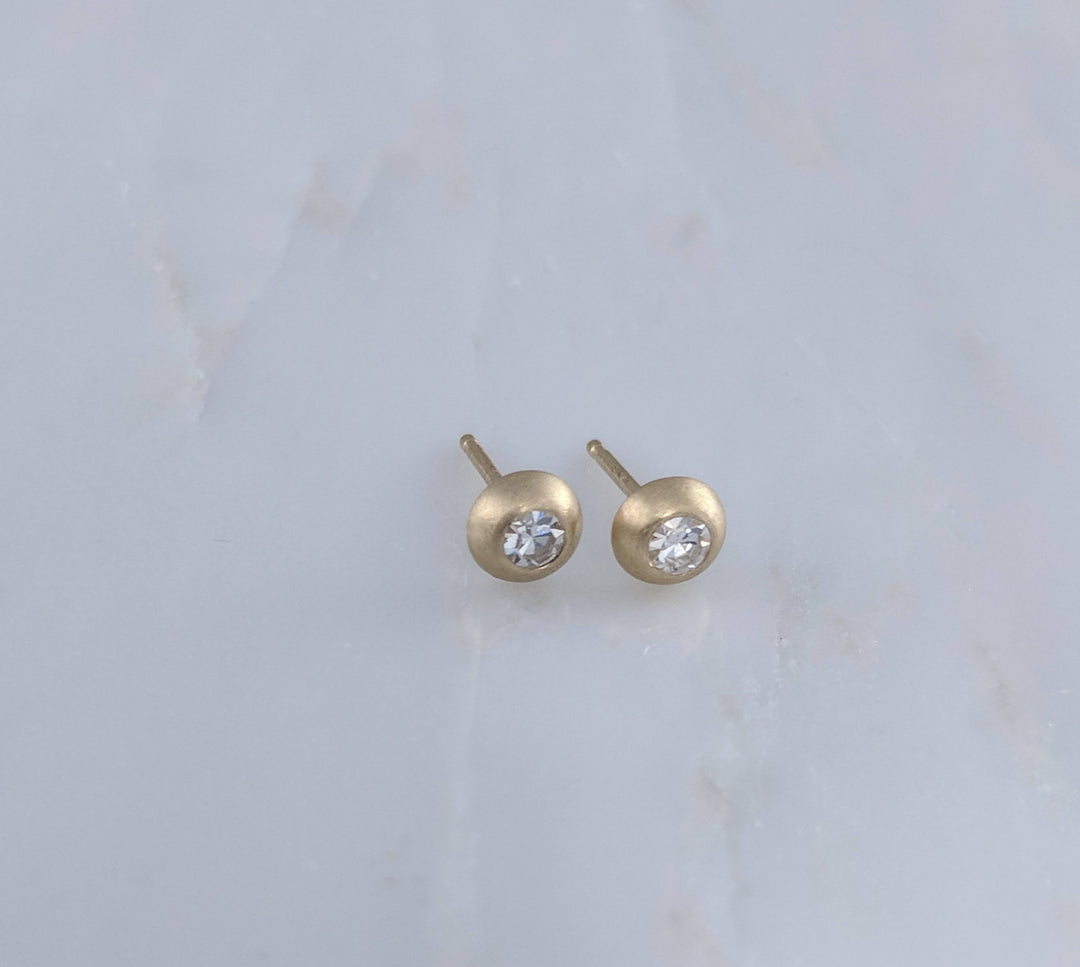 Round Diamond Stud Earrings in 14K Yellow Gold