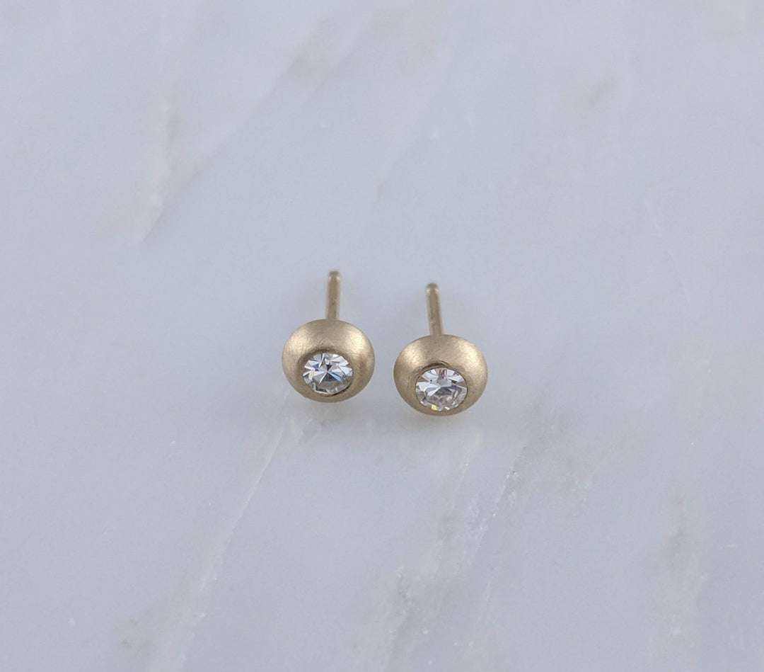 Round Diamond Stud Earrings in 14K Yellow Gold