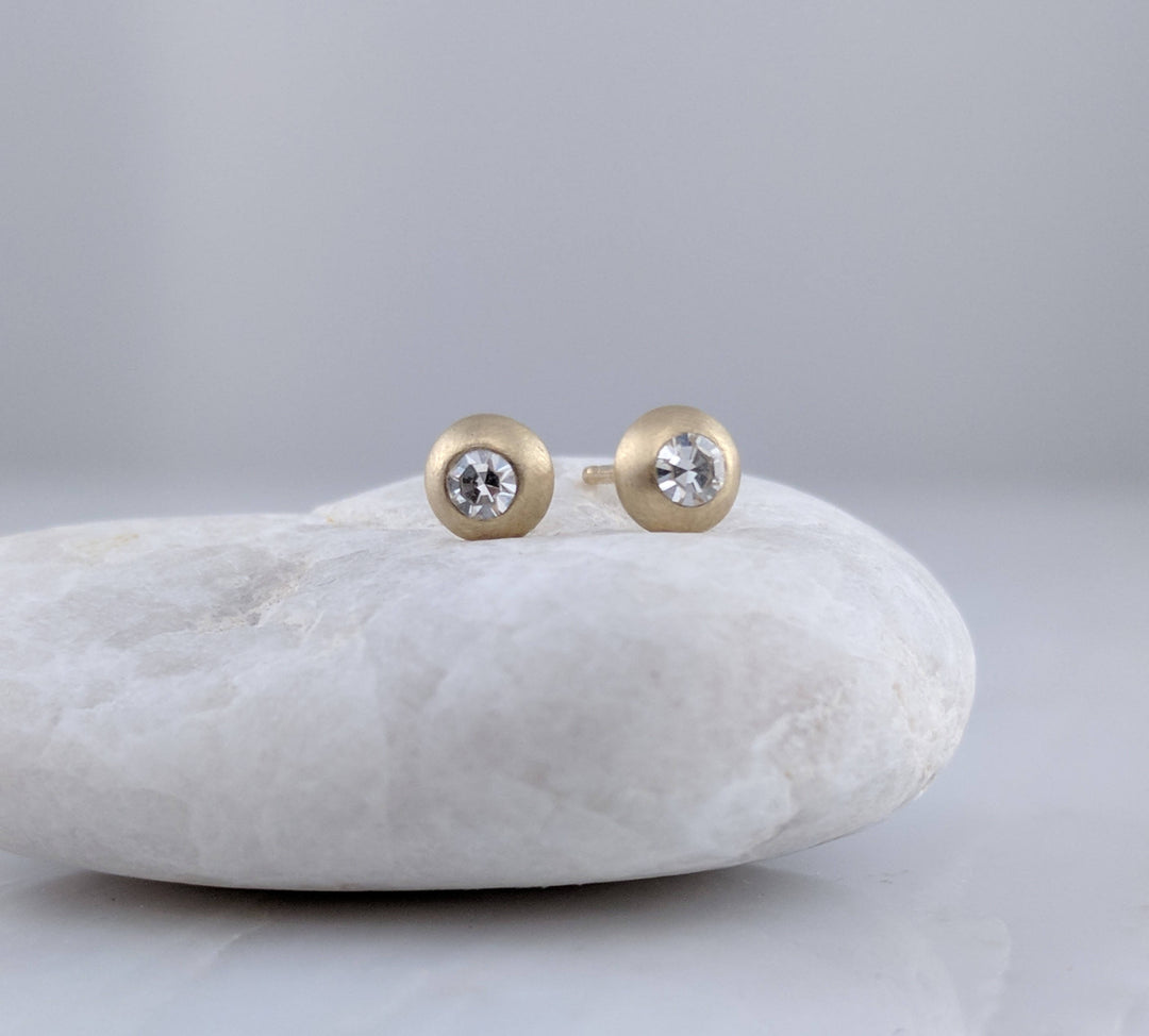 Round Diamond Stud Earrings in 14K Yellow Gold