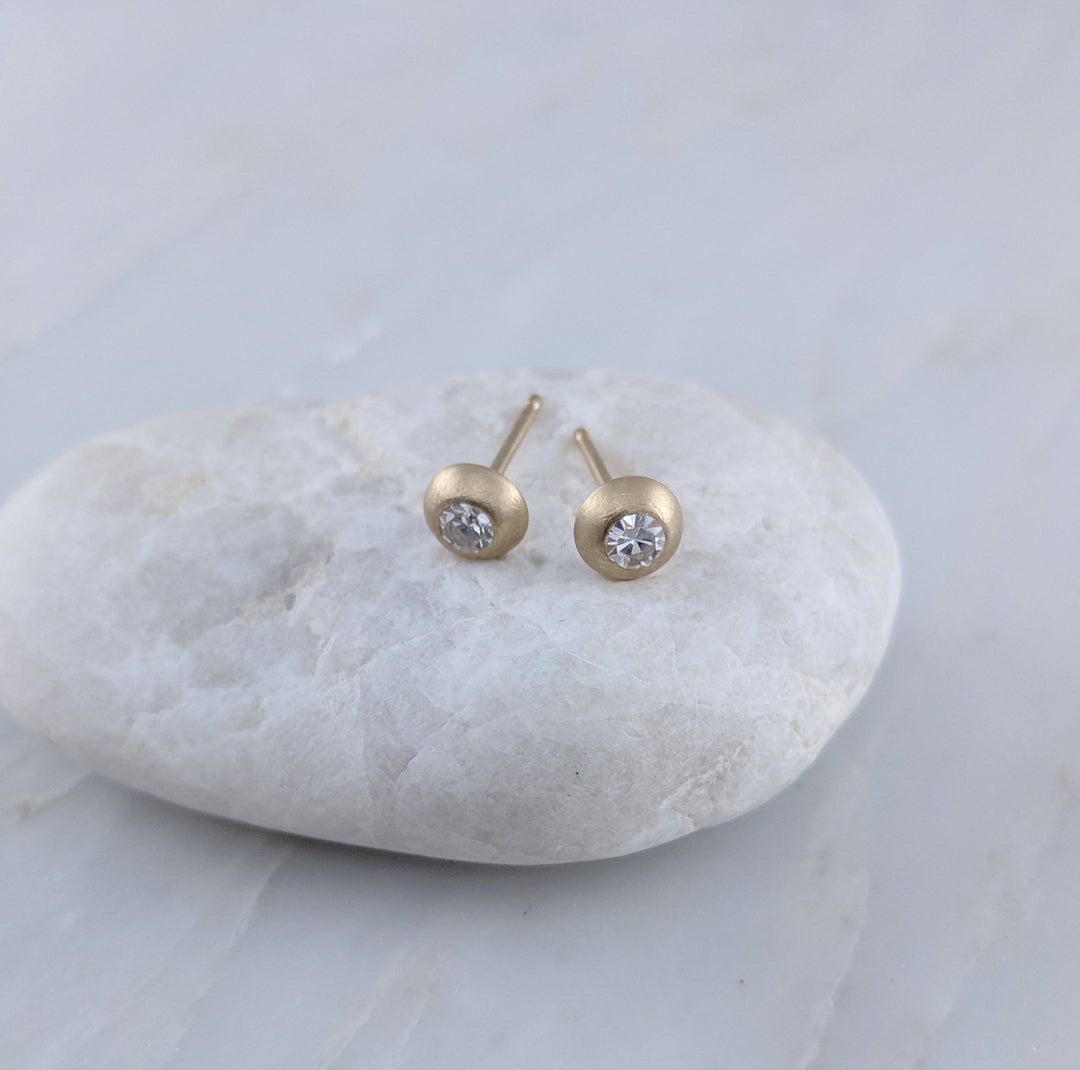 Round Diamond Stud Earrings in 14K Yellow Gold