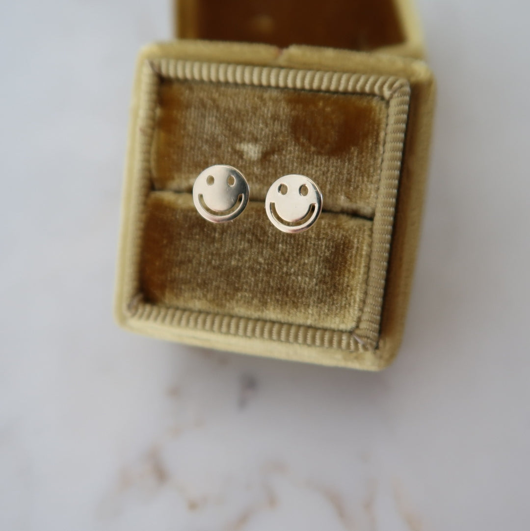 Smile Studs Yellow Gold