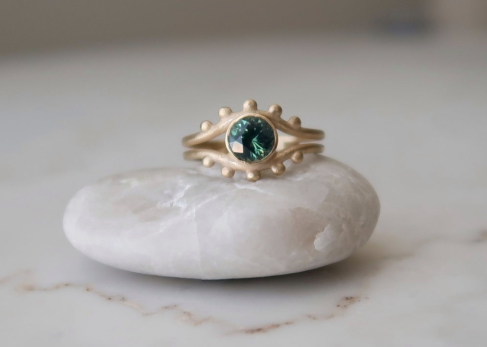 Green Sapphire Split Shank Ring | 14K Yellow Gold