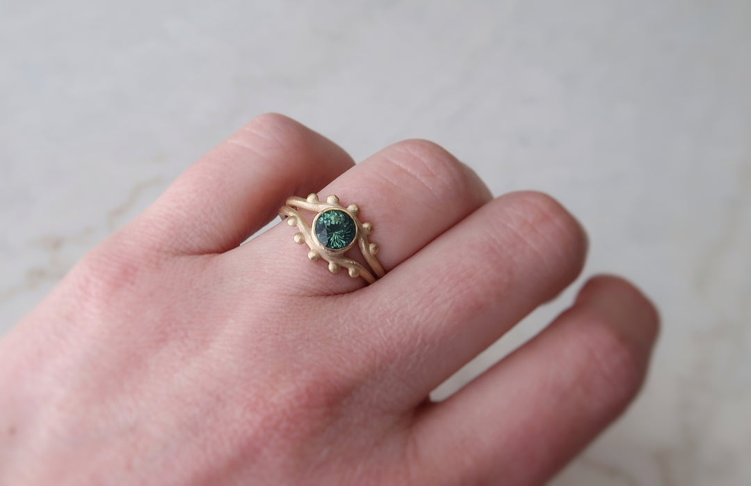 Green Sapphire Split Shank Ring | 14K Yellow Gold