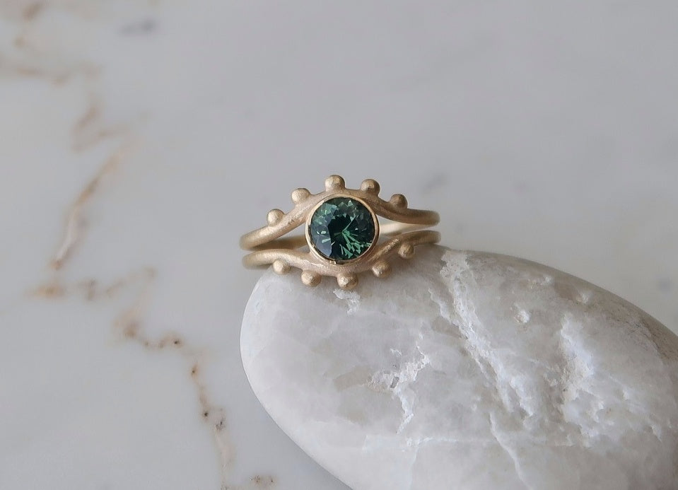 Green Sapphire Split Shank Ring | 14K Yellow Gold