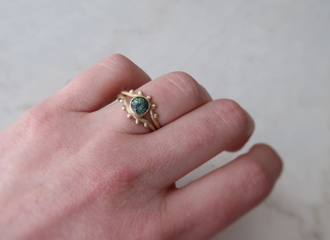 Green Sapphire Split Shank Ring | 14K Yellow Gold