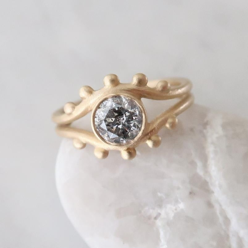 Salt + Pepper Split Shank Ring | 14K Yellow Gold