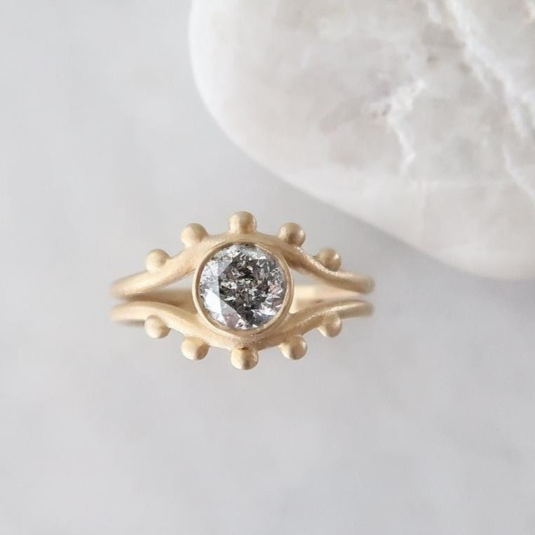 Salt + Pepper Split Shank Ring | 14K Yellow Gold