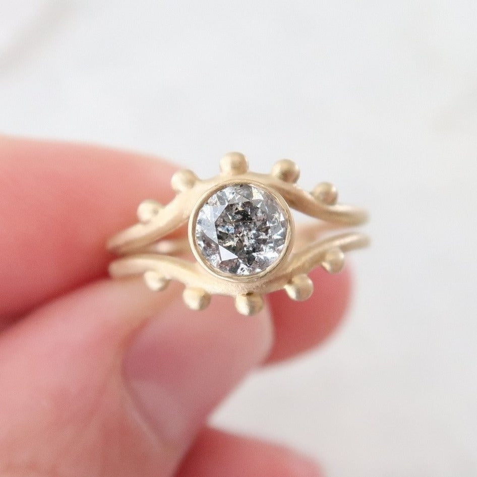 Salt + Pepper Split Shank Ring | 14K Yellow Gold