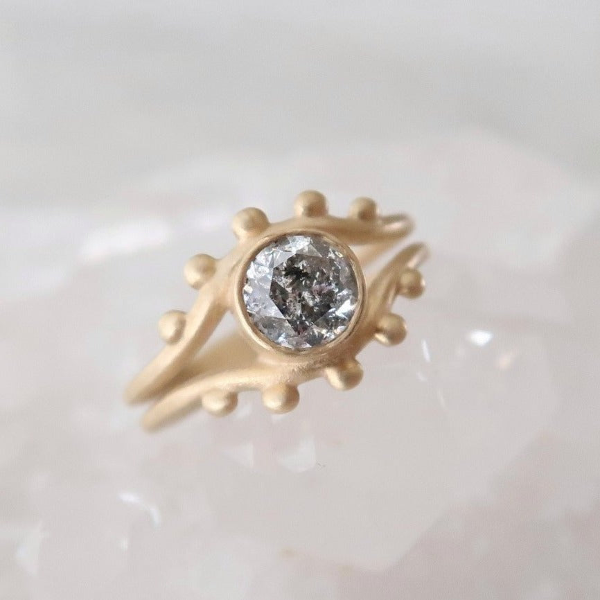 Salt + Pepper Split Shank Ring | 14K Yellow Gold